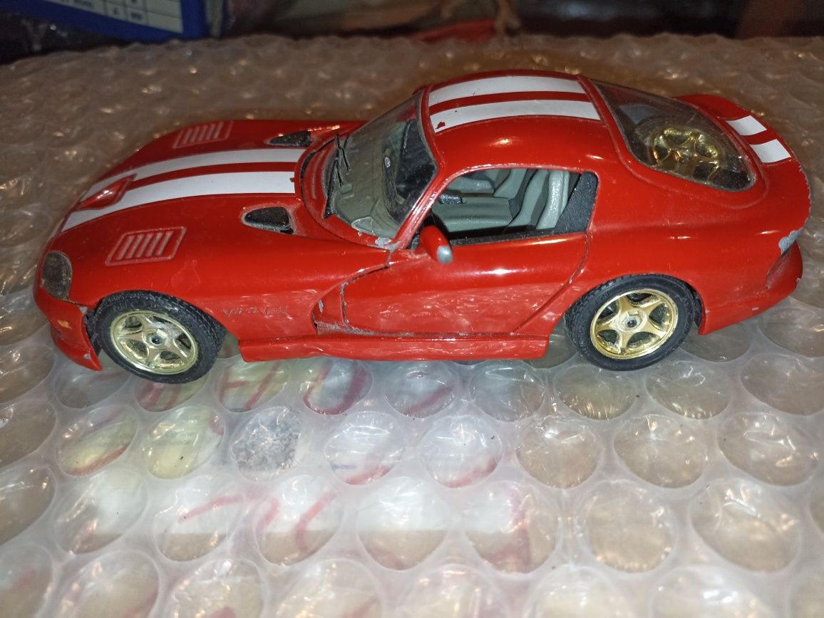 Model kultowego samochodu Dodge Viper stare Bburago 1:24