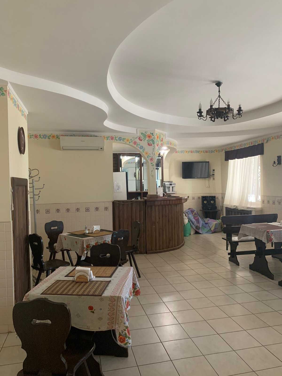 Адмінбудівля з готельними номерами, кафе