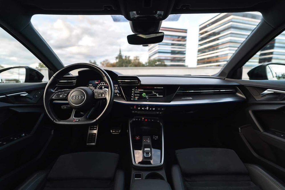 Wynajem Audi RS3 Limousine wypożyczalnia samochodów