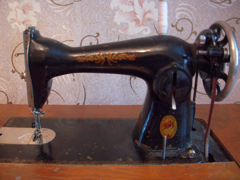 Продам швейную машину подолку Подольского завода