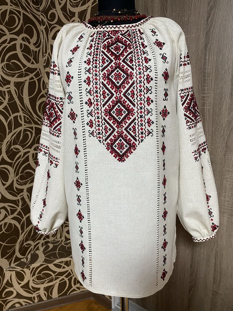 Вишиванки ручної роботи