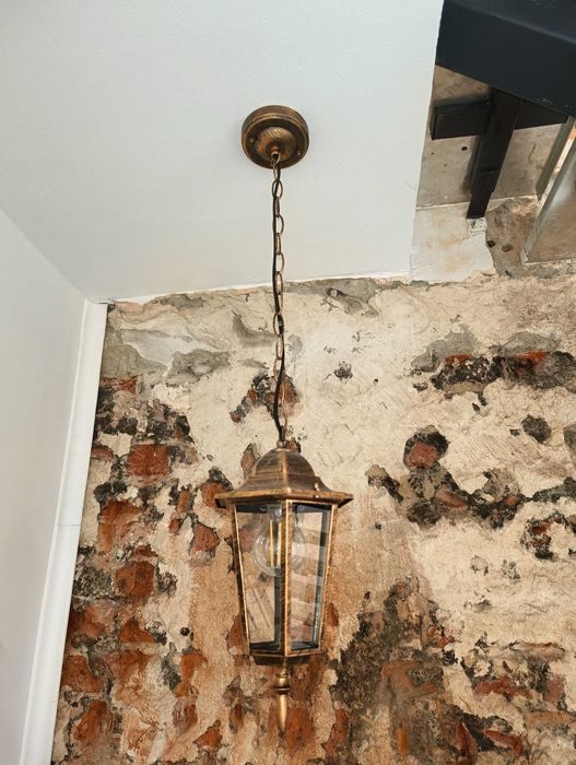 Wisząca lampa na zewnątrz