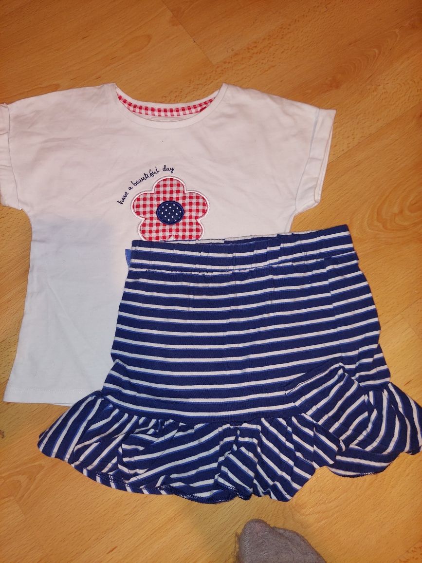 Set spodniczka + T-shirt 110 Tu.