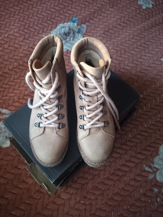 Кожаные женские ботинки