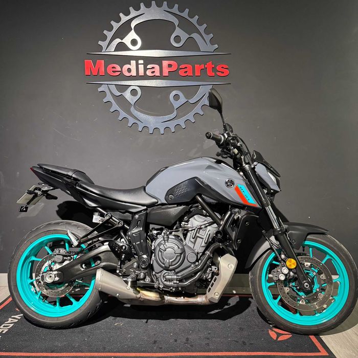YAMAHA MT-07 2024 com 5459 KMS (como nova)