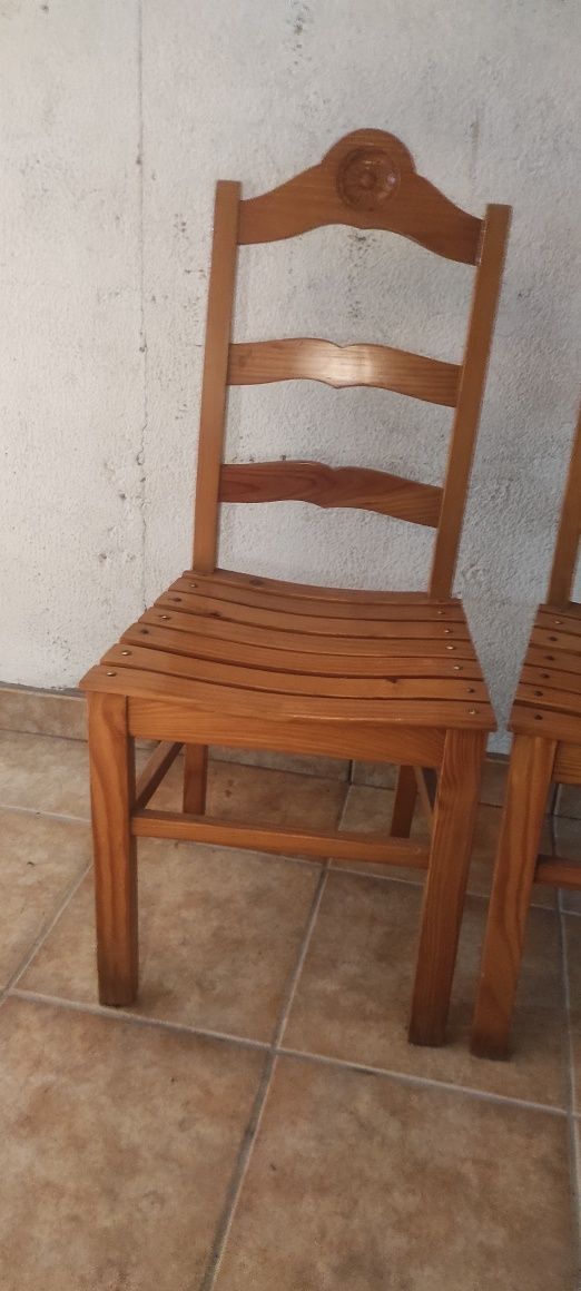 Cadeiras em bom estado 2 unidades