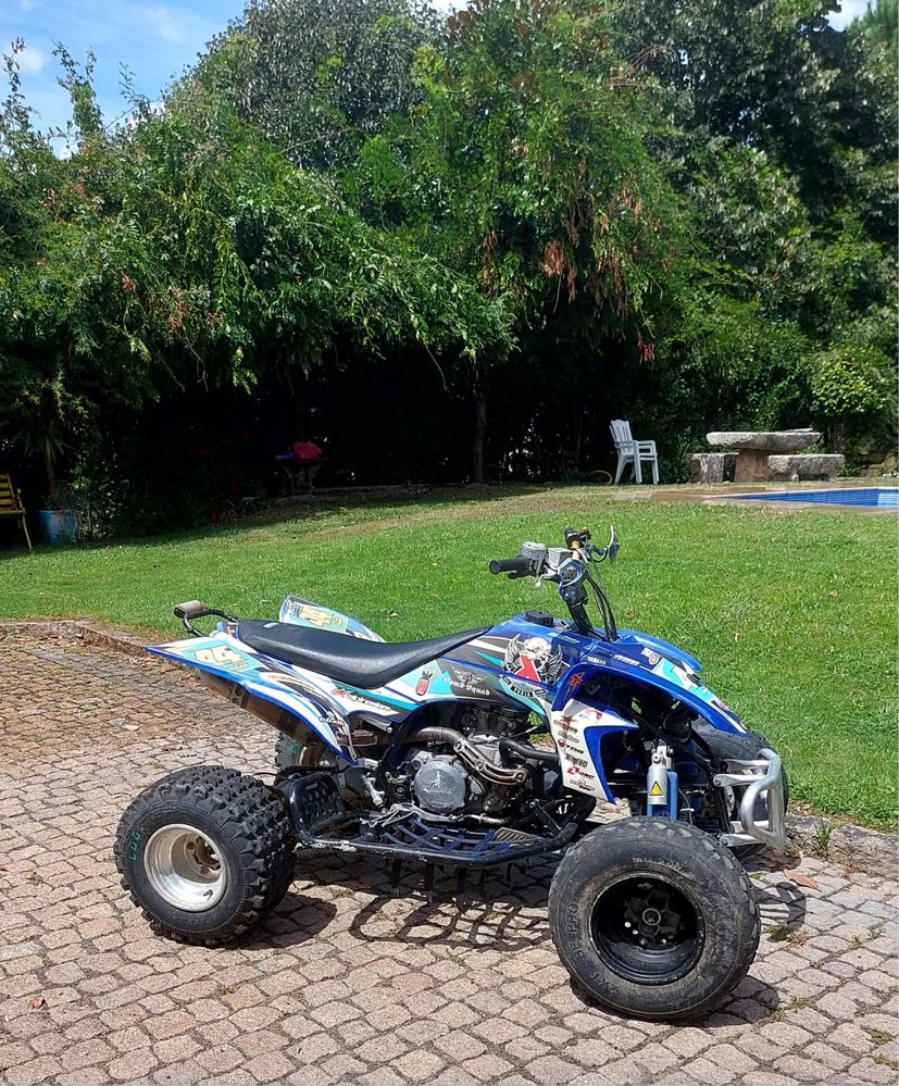 Yamaha yfz450. Moto 4