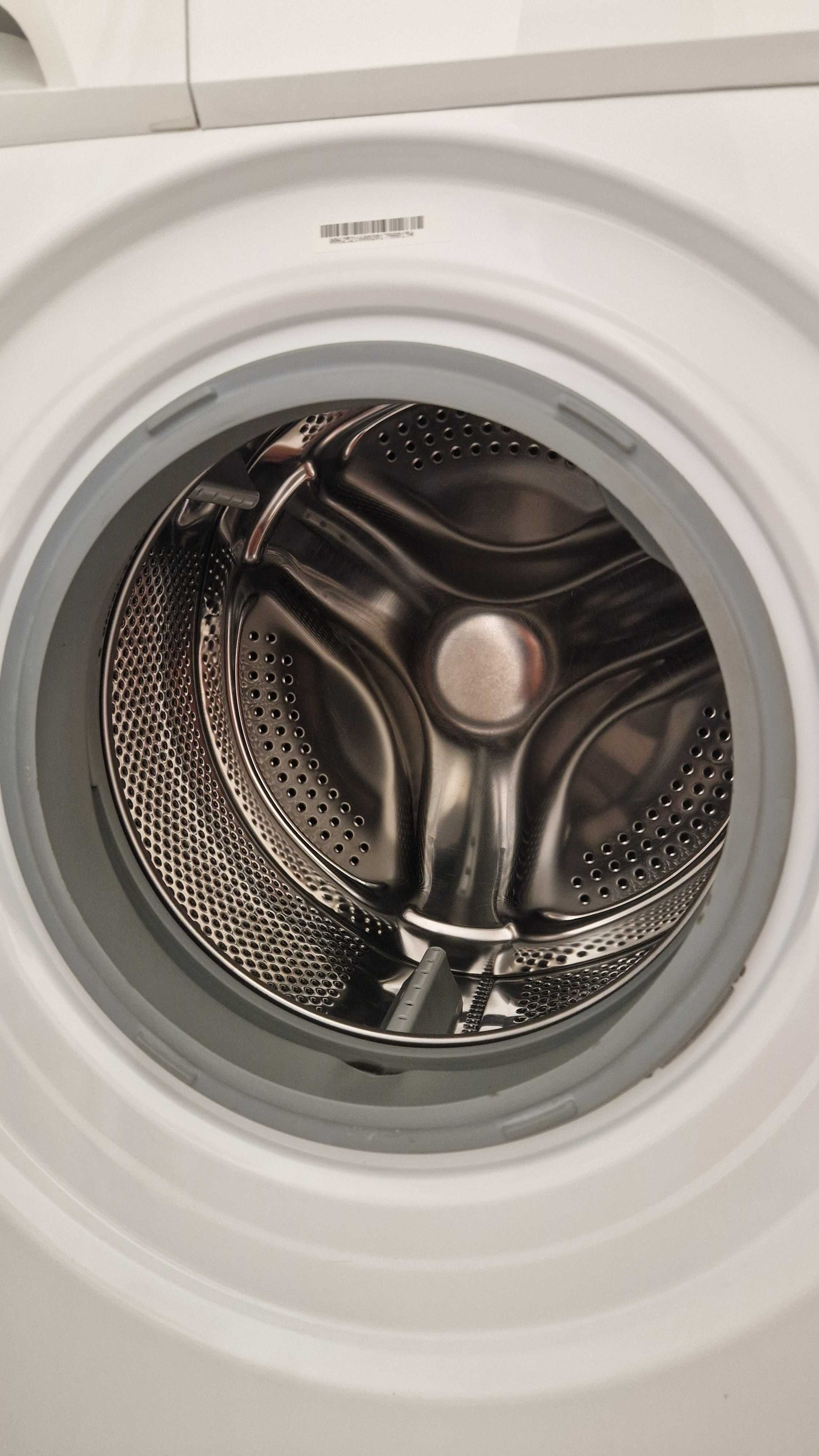 Máquina de Lavar Roupa Becken, 6Kg