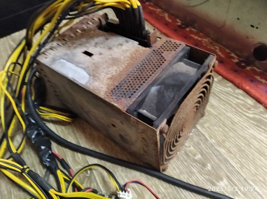 Серверный блок питания Emerson 1975 W Ржавый корпус.