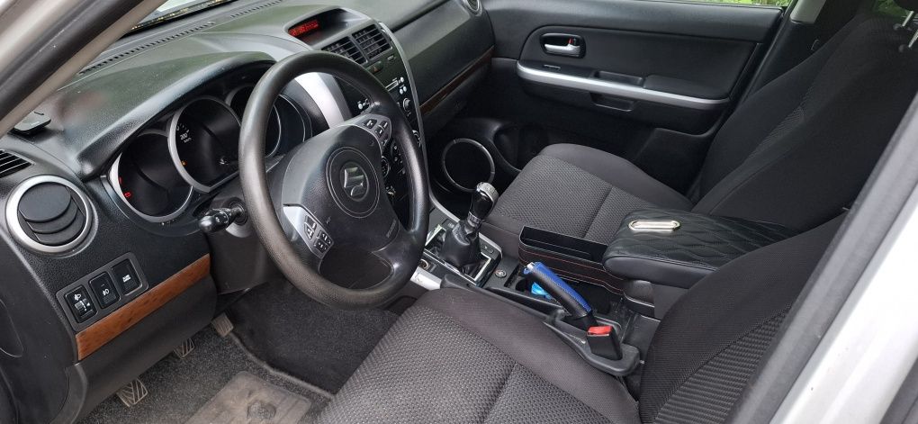 Suzuki Grand Vitara 2.0 + gaz ladna uszkodzony silnik