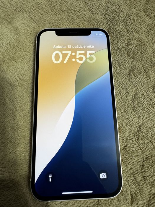 Biały iPhone 12 128GB