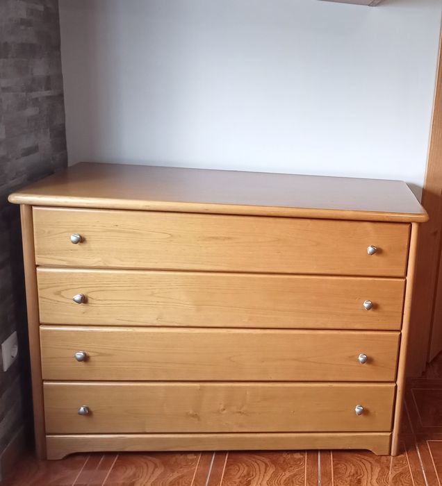 Cómoda madeira maciça