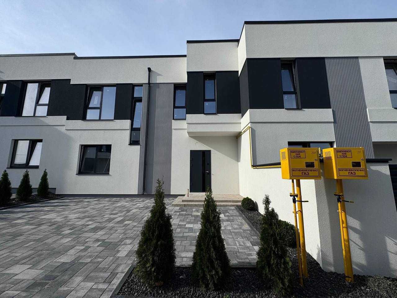 Продам котедж з міськими комунікаціями на Щасливому
