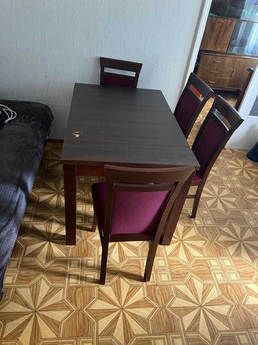 Krzesła bordowe szt. 4