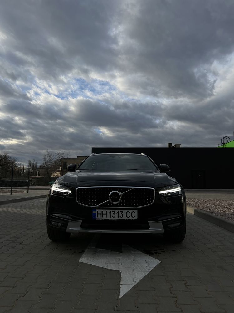 Volvo V90 cross country СРОЧНО!