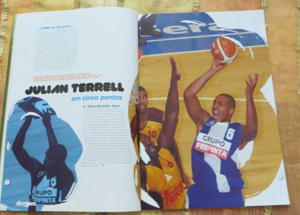 Revista Dragões Nº 292  - Ano 2010 - Especial Julian Terrell - Nova