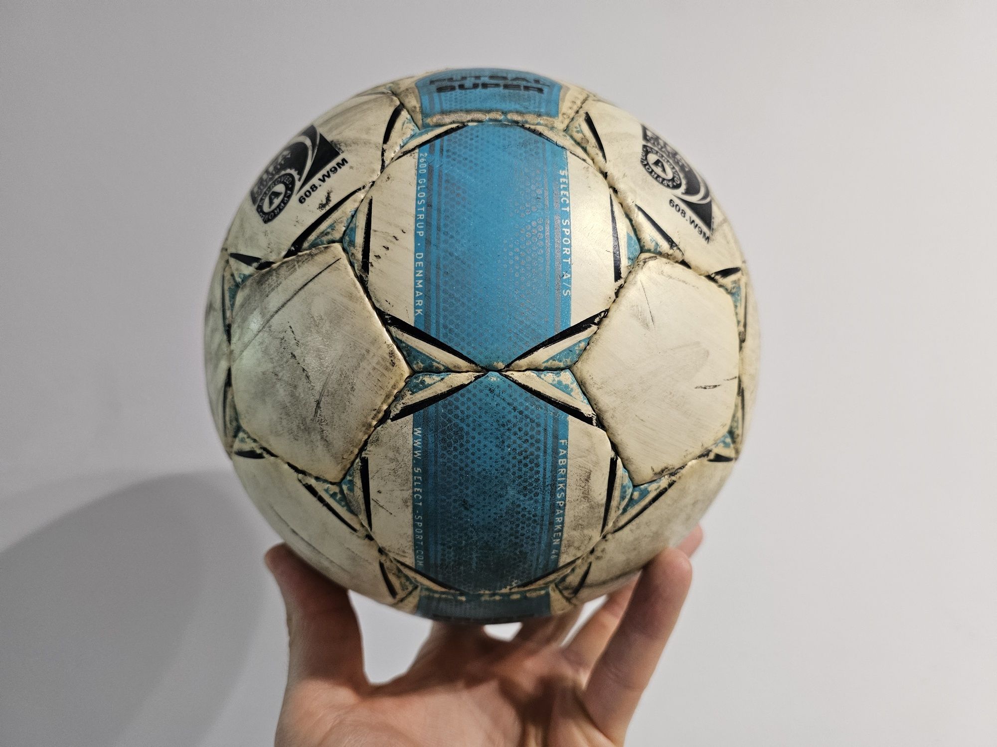SELECT piłka do piłki nożnej halowej Futsal Super rozm.4 FIFA Approved