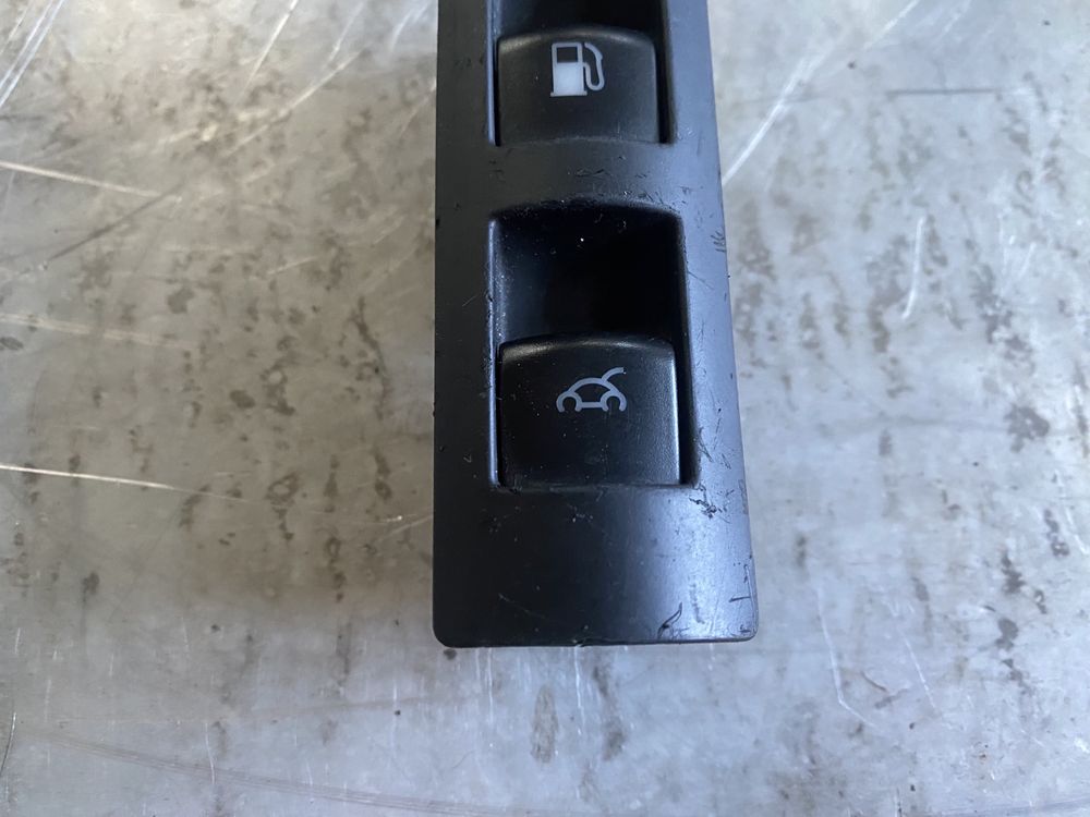 VW New Beetle Przełącznik Panel Klapy Bagażnika Wlewu Paliwa