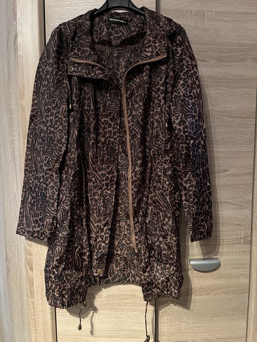 Damski płaszcz przeciwdeszczowy w panterkę, M/38/10, na jesień