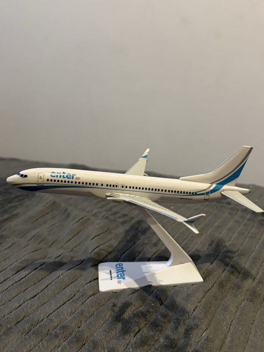 Model EnterAir boeing 737-8 skala 1:200