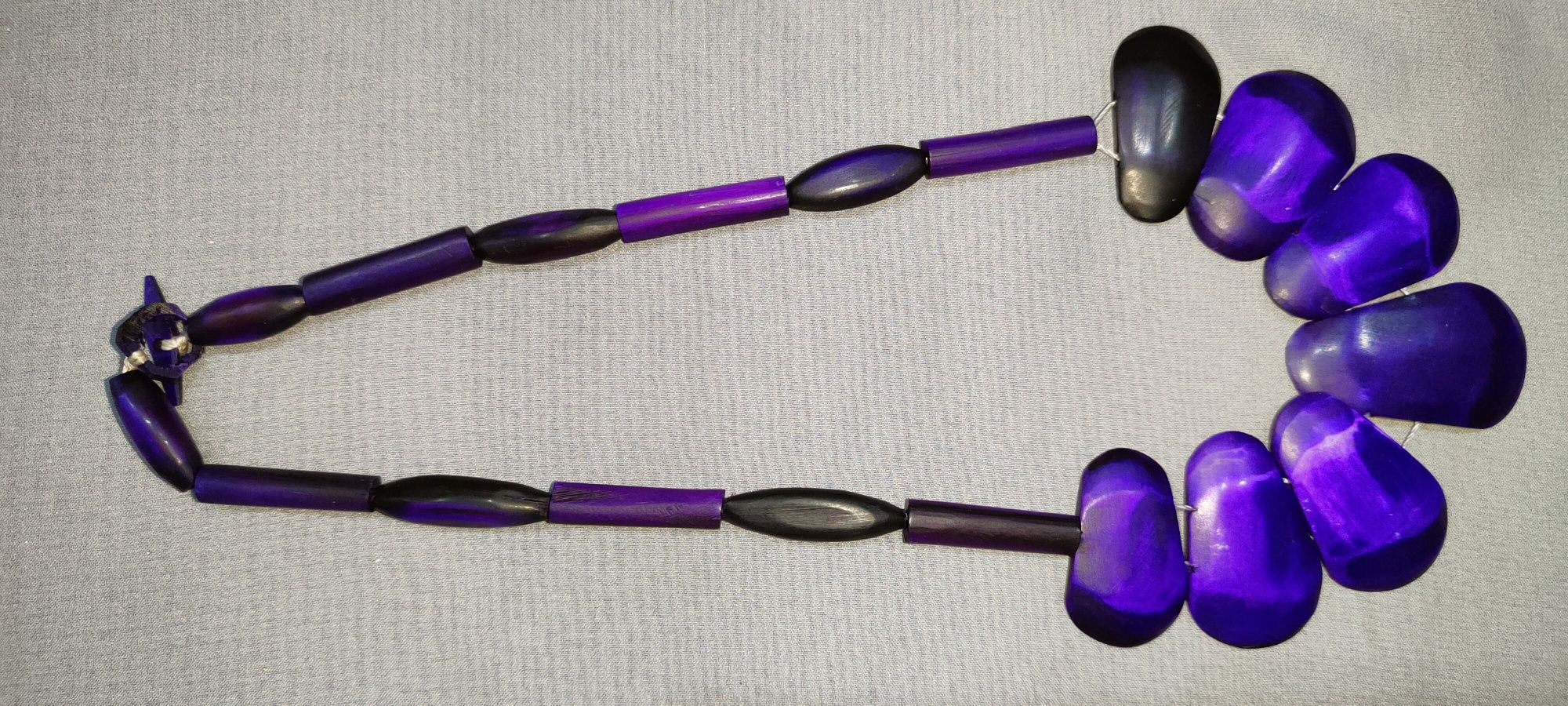 Oryginalny fioletowy naszyjnik, długość 25,5 cm