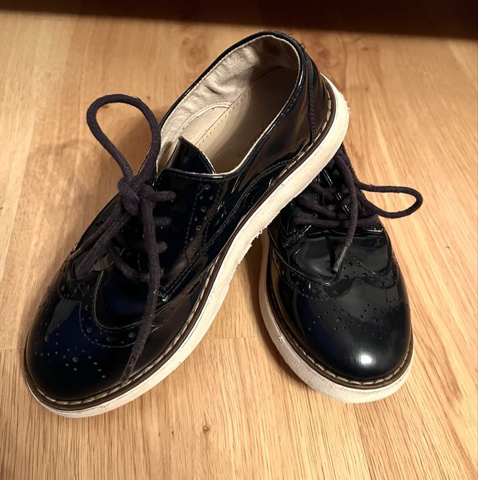 Buty trzewiki błyszczące wiosenne Zara grantowe 32