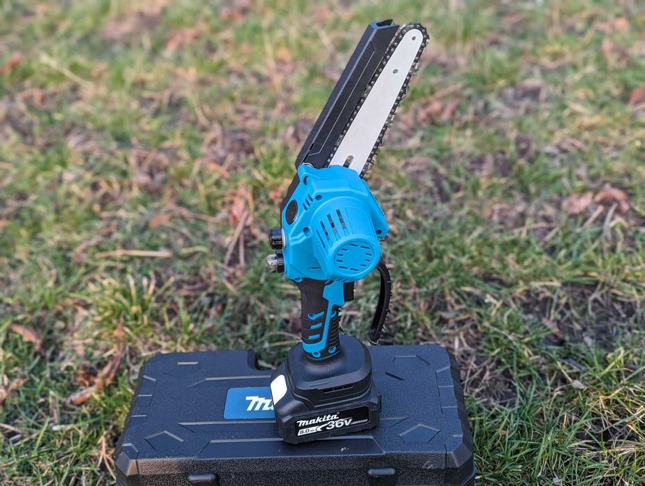 Акумуляторна Міні пилка Makita BCS250BL 36V 6Ah