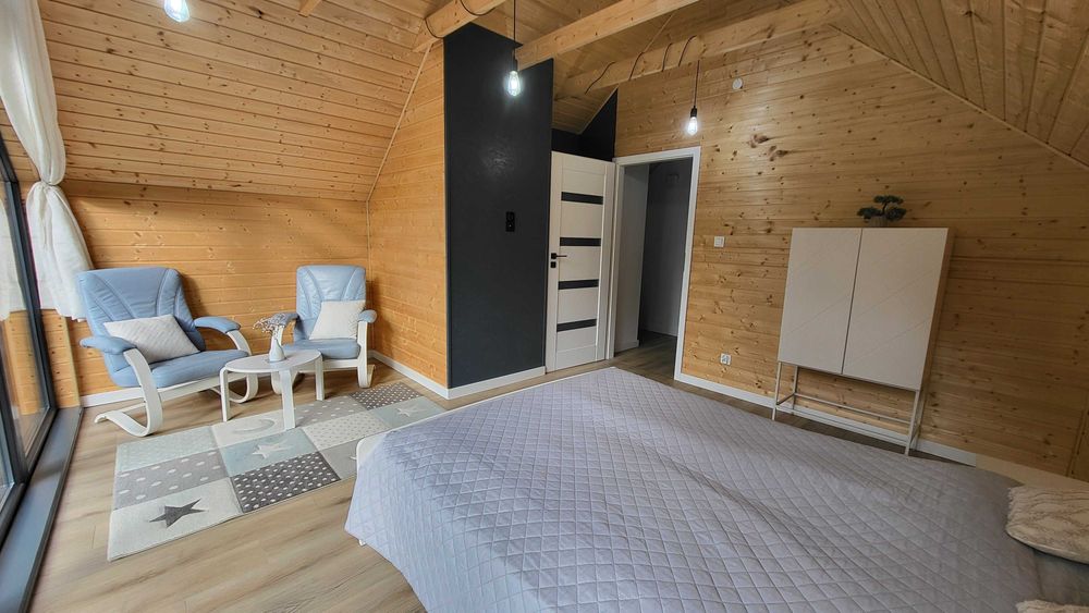 Dom w prywatnym lesie niedaleko jeziora warmińsko-mazurskie