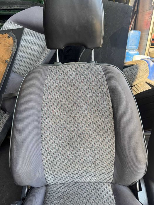 Bancos e forras Toyota Starlet como novos