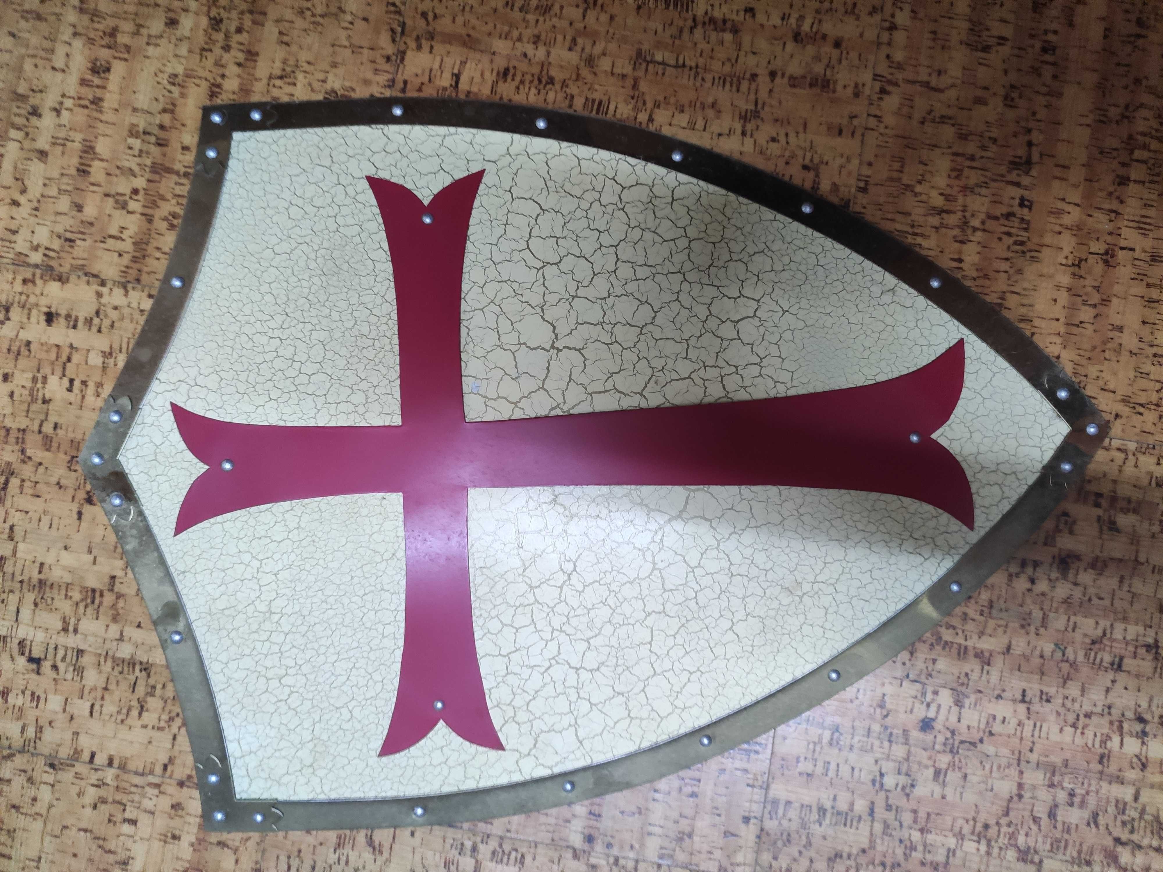 Escudo medieval metálico