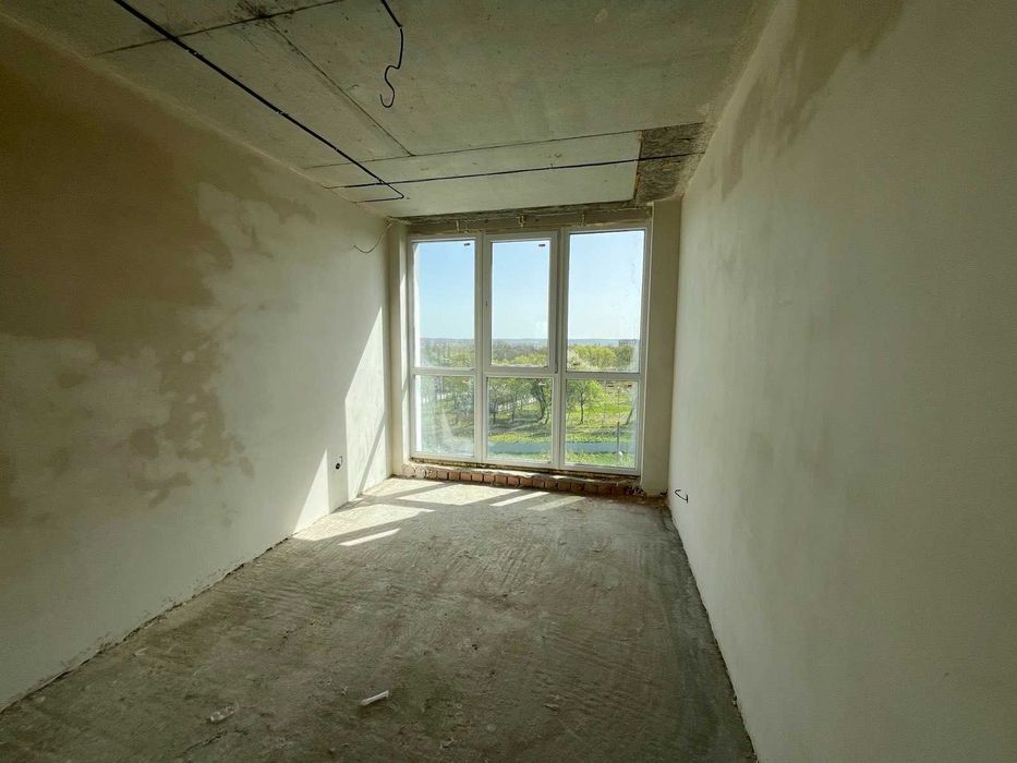 Продам чудову 3-к. квартиру у зданому будинку під чистовий ремонт