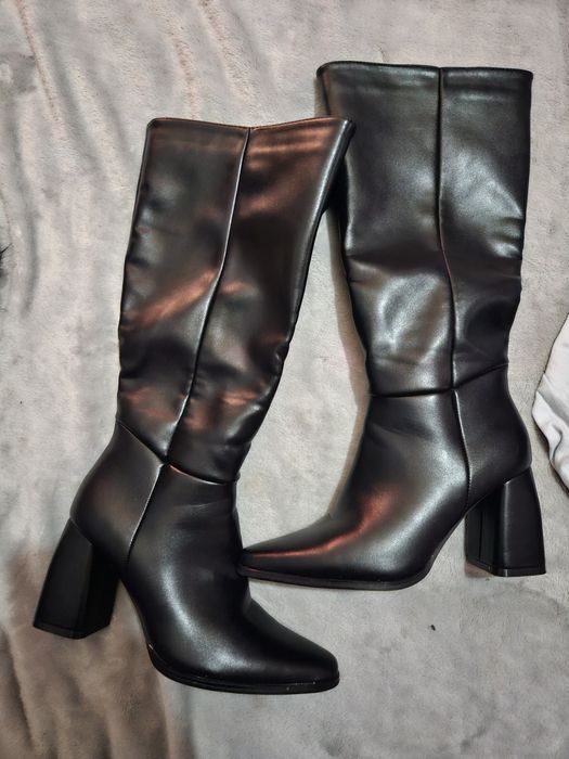 Botas pretas salto