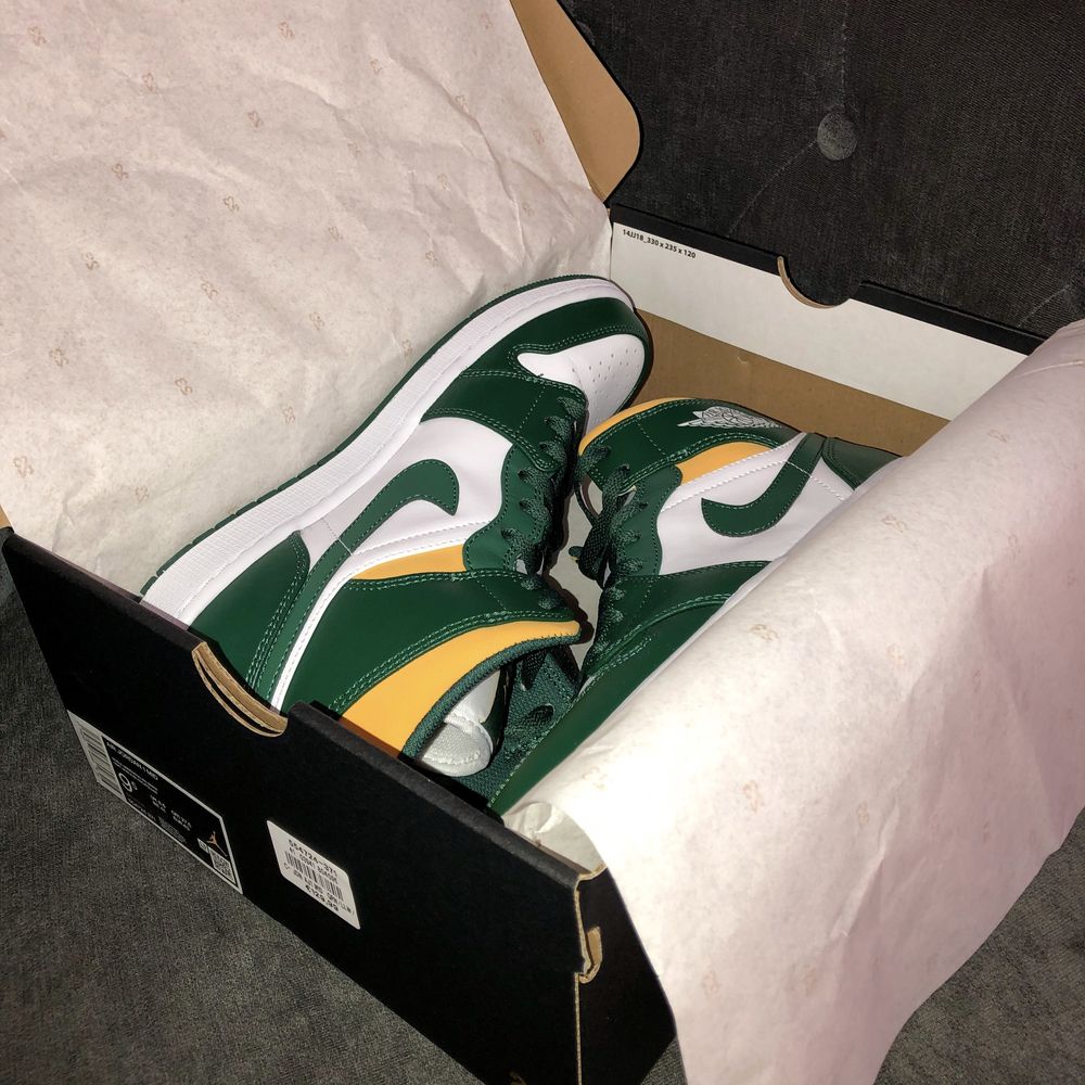 Jordan 1 MID Sonics (2021)