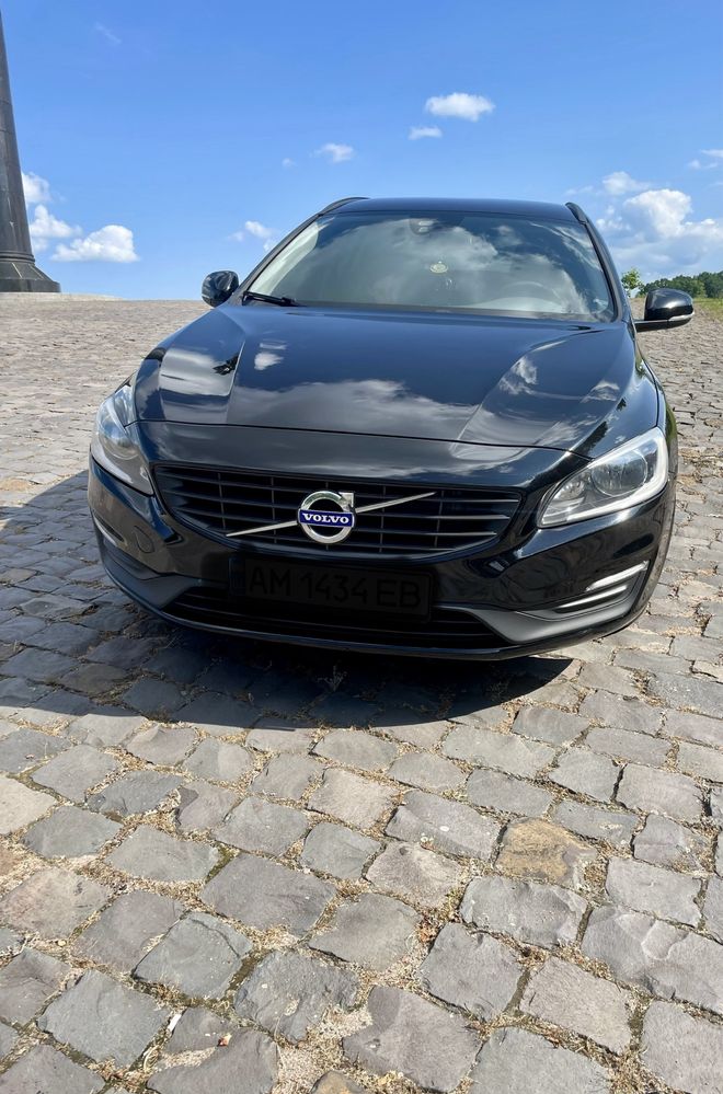 Продаю авто Volvo v 60 d 2 дизель 2015 рік