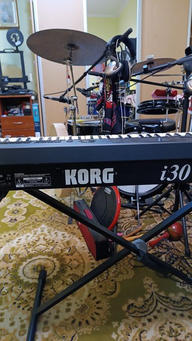Синтезатор "Korg i30"стан чудовий