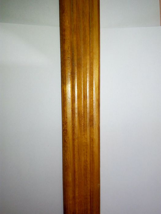 Плинтус угловой  Оброблений,лакований готовий *