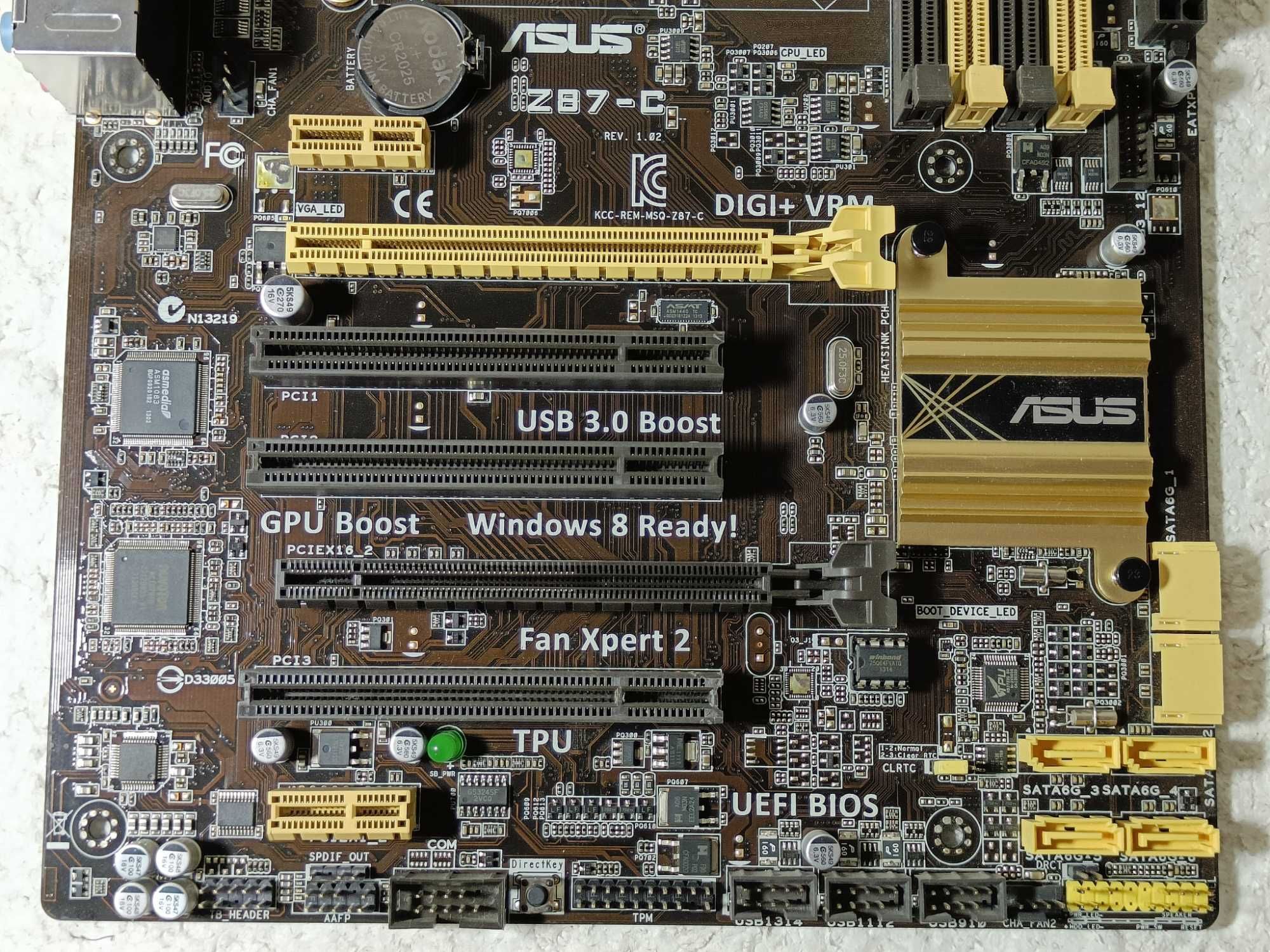Материнська плата - ASUS Z87-C - LGA1150  у відмінному робочому стані
