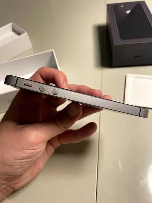iPhone 5 SE with case and box