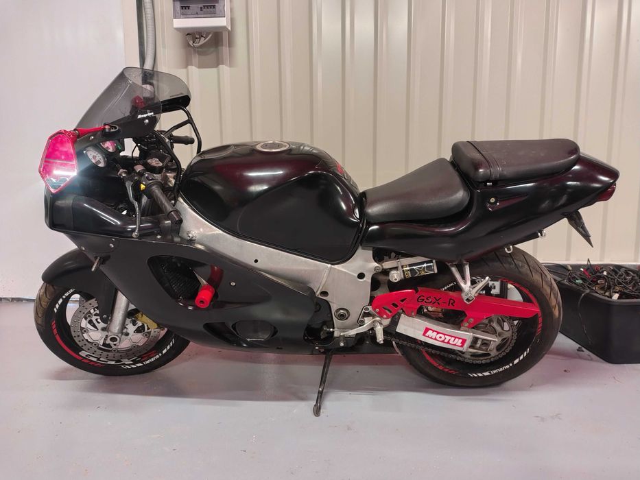 Suzuki Gsxr 600 Srad .Na części .Na poszczególne części.