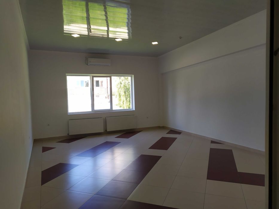 Залишилося одне приміщення 50 м2 Оренда комерція  Головна 246Р