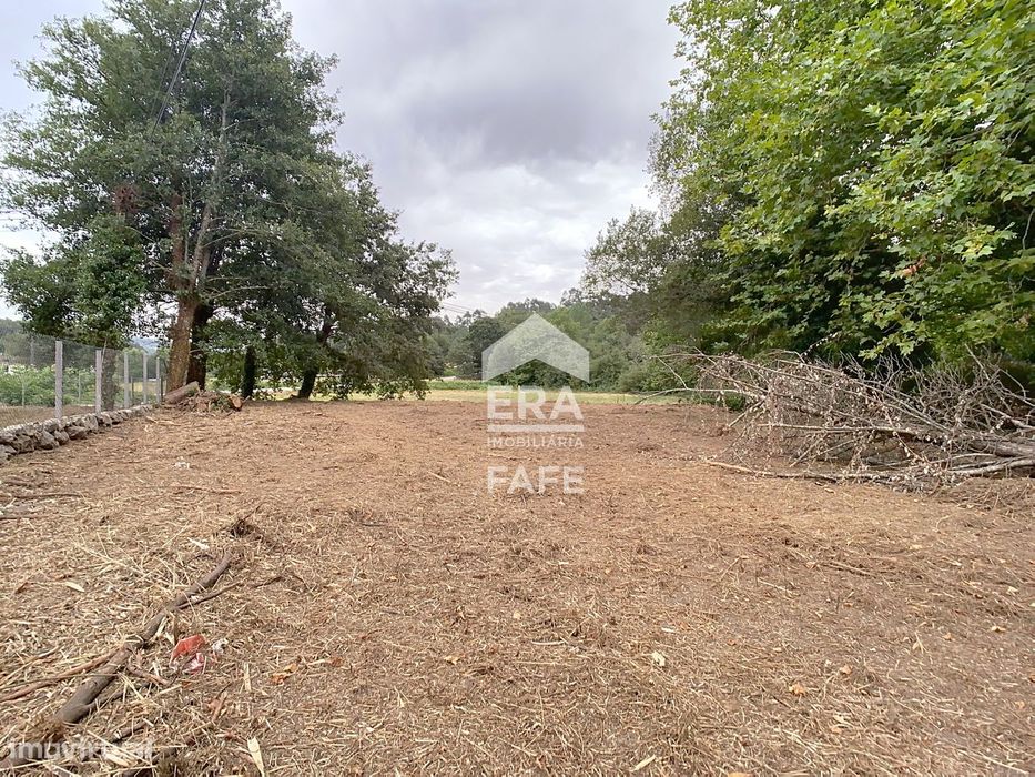 Terreno para Construção com 800m2 em Quinchães, Fafe