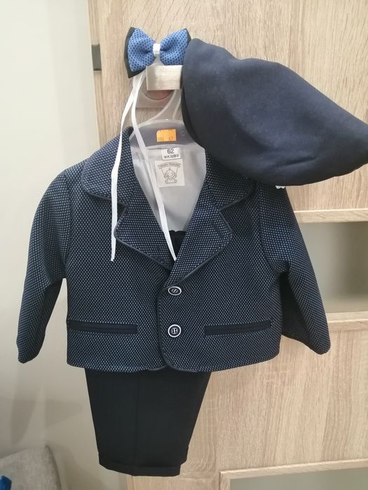 Chrzciny. Garniturek i buciki lakierowane, rozmiar 62, bucik 11 cm