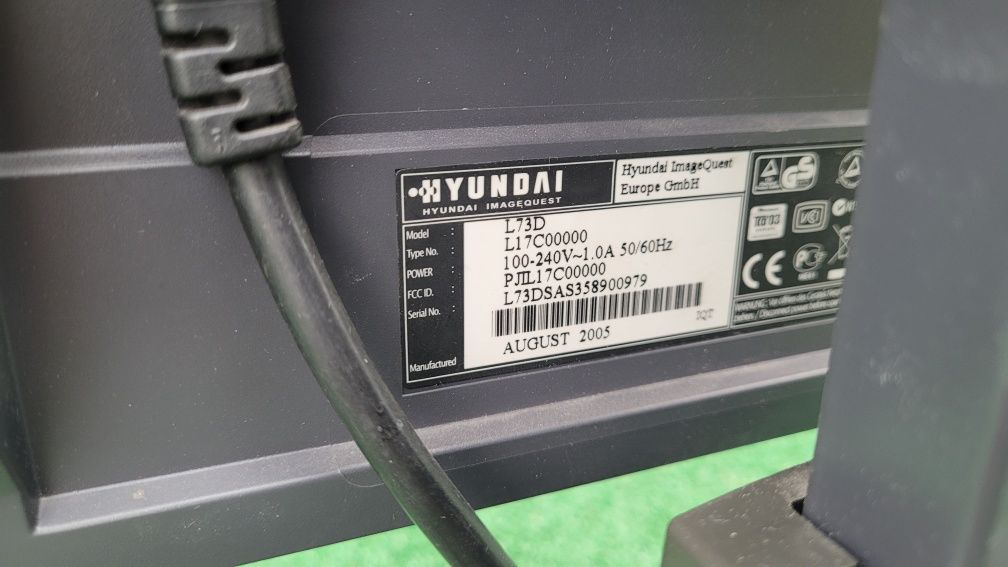 Monitor 17 LCD Hyundai L73D z regulowaną podstawą