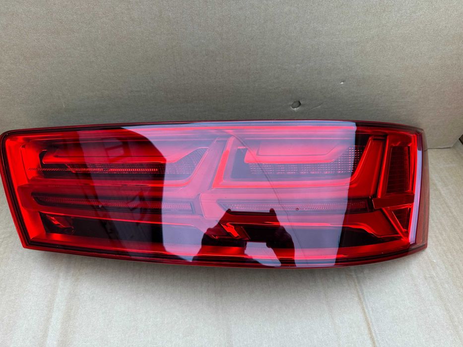 Фара права задня Audi Q7 4M оригінал USA