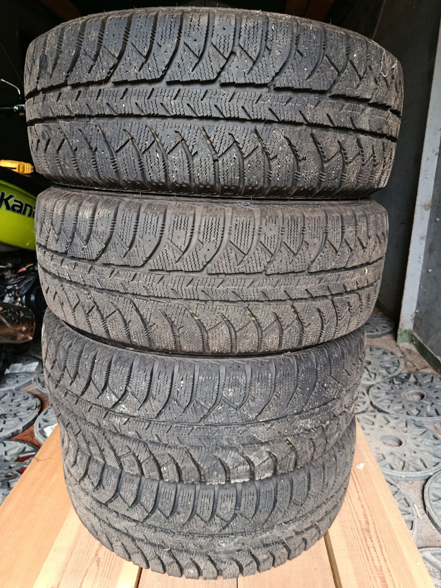 Автошини 215/60/r16