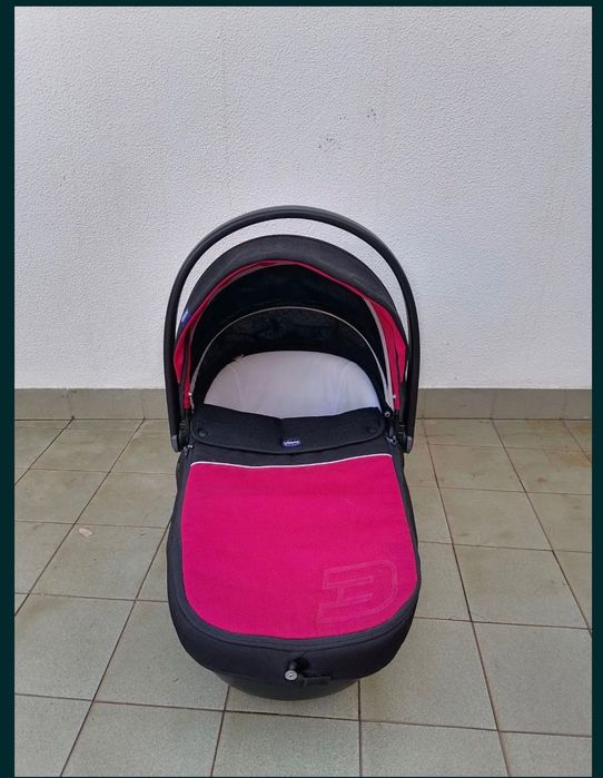 Alcofa Chicco vermelha e preta