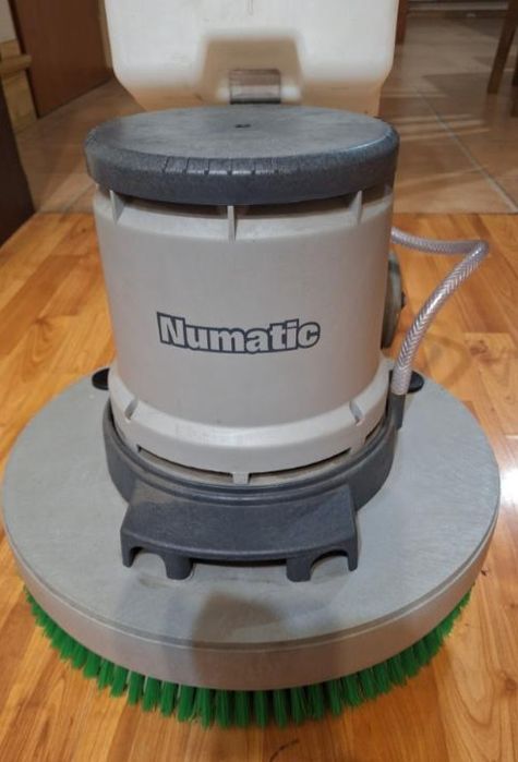 Szorowarka jednotarczowa Numatic HFM 1515 G