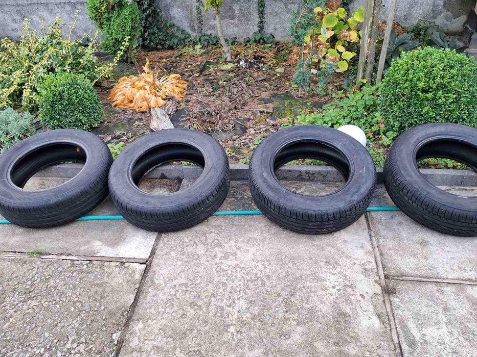 Продаю літні шини 2 Bridgestone і 2 Continental 195/65 15