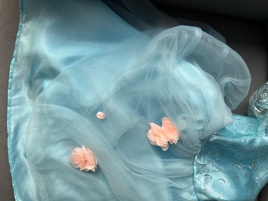 Strój na Halloween  bal przebierańców Pani Wiosna Zima Elsa 122-128cm