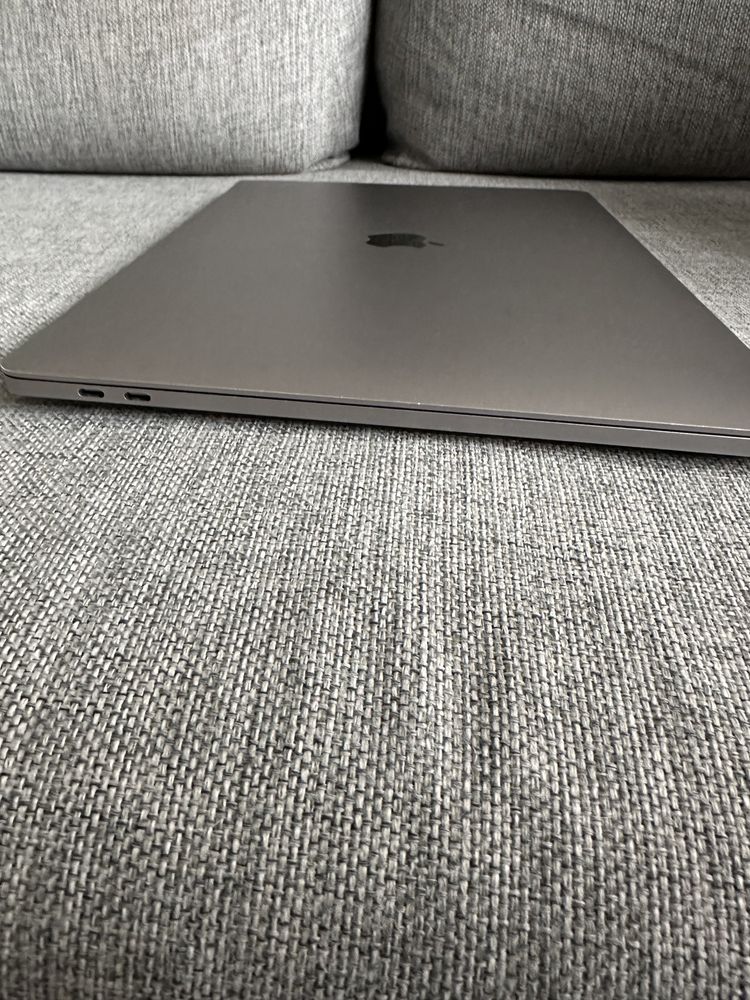 MacBook Pro Retina 2,6 GHz 16 GB 251 GB 15,4’’ A1707 Space Grey okazja